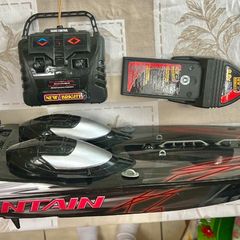 Fast radio control boat with two 9.6V batteries