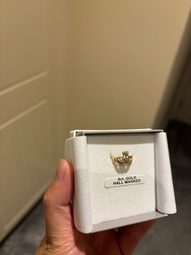 9ct gold Claddagh ring