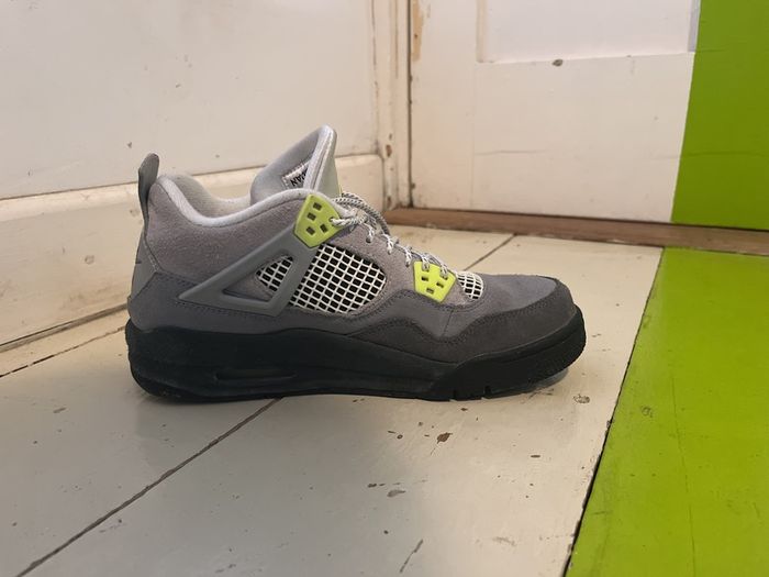 jordan 4 retro SE neon