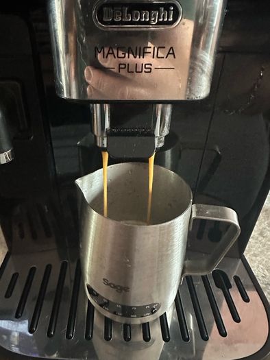 DeLonghi Magnifica Plus Bean To Cup Automatic Coffee Machine - Black