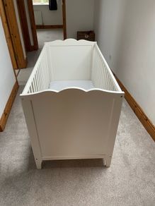 Baby Cot / Baby Bed / Toddler Bed
