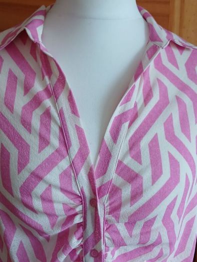 BNWTS Dunnes ladies pink and white short sleeve blouse size 18