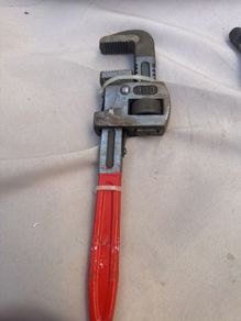 pipe wrench