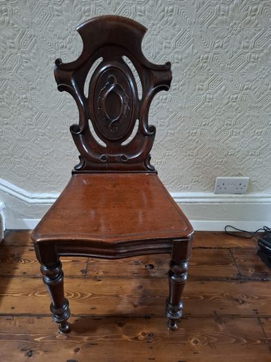 Hall chair in perfect condition.
