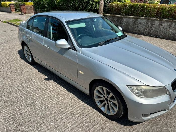 BMW 3-Series 2011