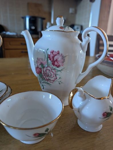 15pc Vintage Tuscan Fine Bone China Set (1947)
