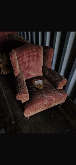 free pub hotel furniture