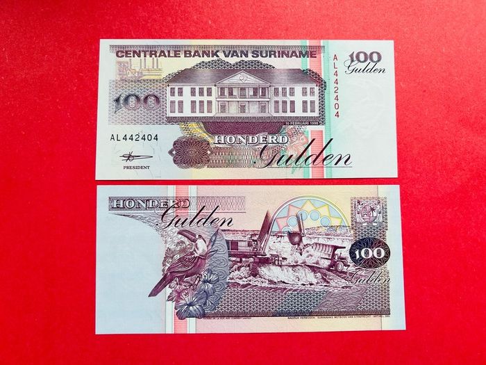 Suriname  100 Gulden 1998. Pick  139b. ( Uncirculated )