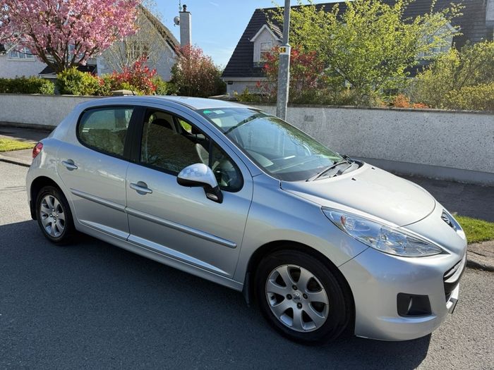 peugoet 207 1.4 16v 2012
