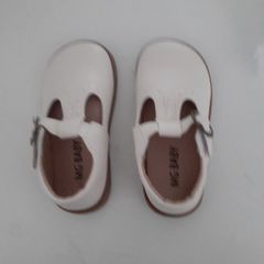 New girls shoes.Cream colour .Size 26 junior never worn as wrong size .Soft leather 7 Euro