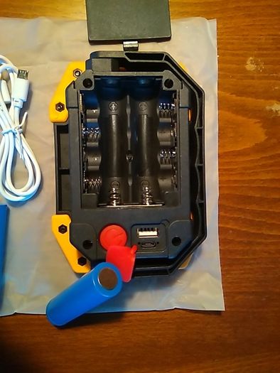 Rechargeable LED Floodlight 30w with mobile phone charger