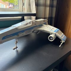 Star Wars E Wing with action figures