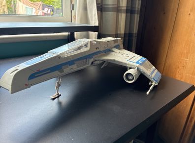 Star Wars E Wing with action figures