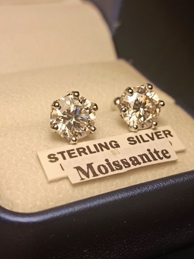 1 carat + 1 carat Moissanite Solitaire Stud Earrings