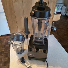 Vitamix VM0109 with 2 Jars!