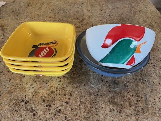 4 x Weetabix 70th Anniversary And 1 x Cornflakes Cereal Bowls. In Excellent Condition Total 6 cereal Bowls
