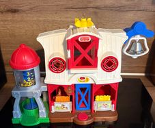 Fisher-Price Little People Playset Caring for Animals Farm