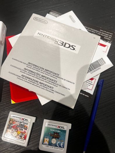 Nintendo 2DS Bundle + Smash Bros + Monster Hunter Generations + 2 Chargers