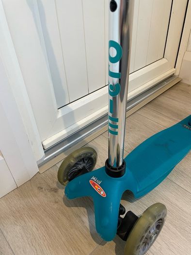Mini Micro Deluxe Scooter