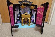 Monster High 13 wishes party lounge