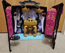 Monster High 13 wishes party lounge