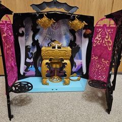 Monster High 13 wishes party lounge