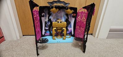 Monster High 13 wishes party lounge