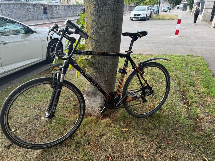 Cube Hybrid Bike 28" 700x35C Shimano Mudguards Lock