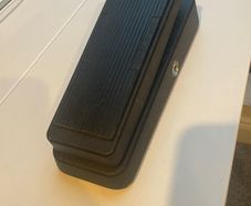 dunlop cry baby wah pedal
