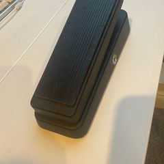 dunlop cry baby wah pedal