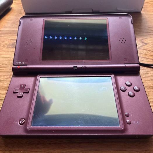 Nintendo DSi XL burgundy with Super Mario