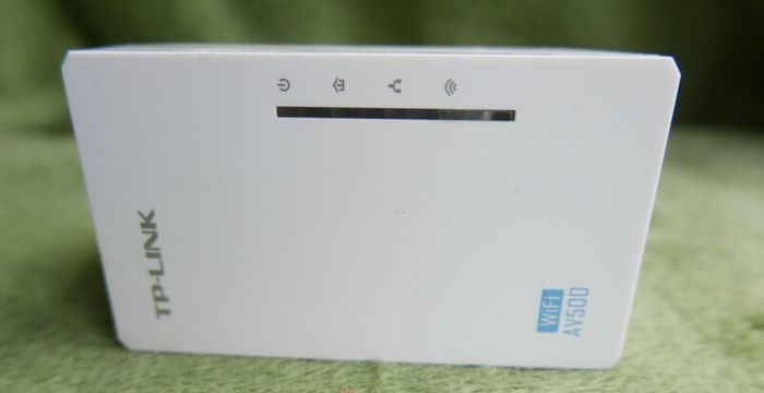 TP-Link AV500 WiFi Range Extender 300Mbps Universal Booster Repeater Wall Plug