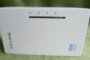 TP-Link AV500 WiFi Range Extender 300Mbps Universal Booster Repeater Wall Plug