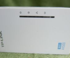 TP-Link AV500 WiFi Range Extender 300Mbps Universal Booster Repeater Wall Plug