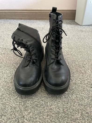 Black boots size 7