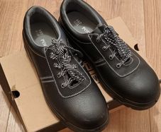 Safety shoes