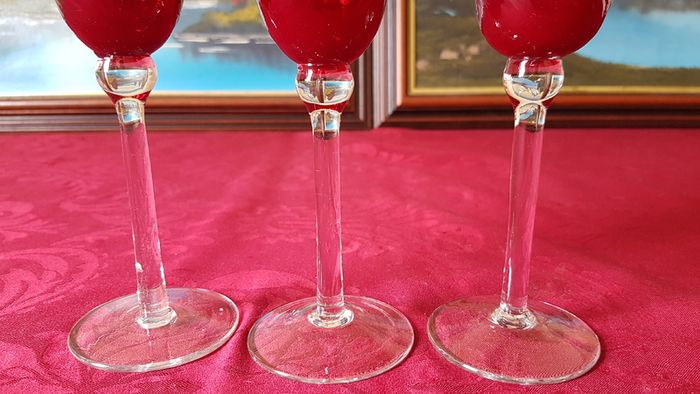 3 Piece Ruby Red Stemmed Swirl Champagne Flutes / Glasses