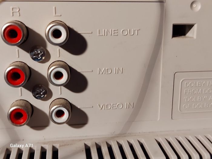 Sony Micro Hifi System Model CMT-CP1, Radio, CD and Tape with Two Philips Speakers Model FWB-C355-01 in excellent condition