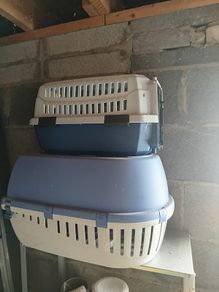 Cat or small dog carrier / crates