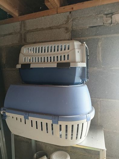 Cat or small dog carrier / crates