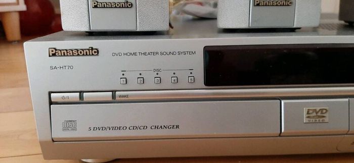 5 disc Panasonic DVD player with tuner