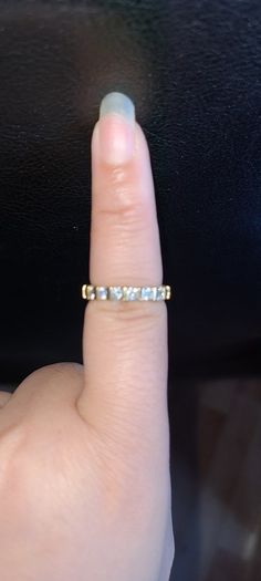 Beautiful Diamond-like ring in Gold colour