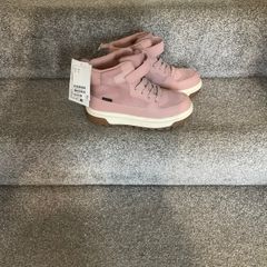 Girls boots, brand new, size 2