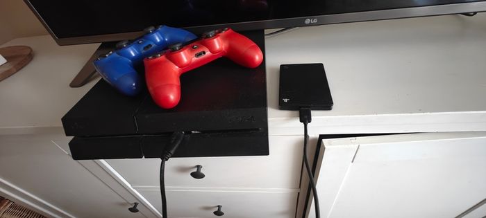 PS4 , 2 controllers, external hard drive
