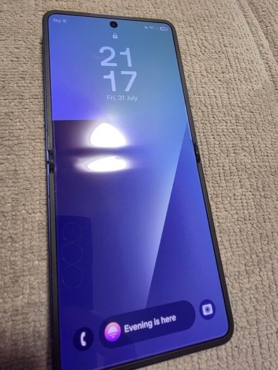 Samsung Galaxy Z Flip 7 512GB - Like New, 1 year old - 12 mth Samsung Waranty - Blue color