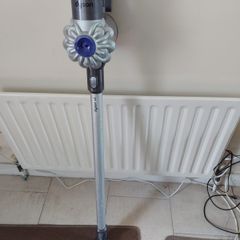 Dyson V6 Cordless Vacuum Cleaner, working fine, comes with charger