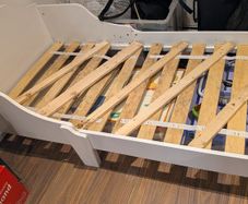 Toddler bed (no mattress)