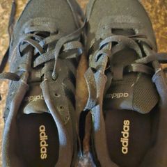 Adidas black size 5 never worn