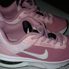 Girls Nike Trainers size 1. 8 euro