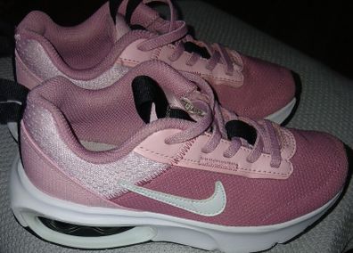 Girls Nike Trainers size 1. 8 euro